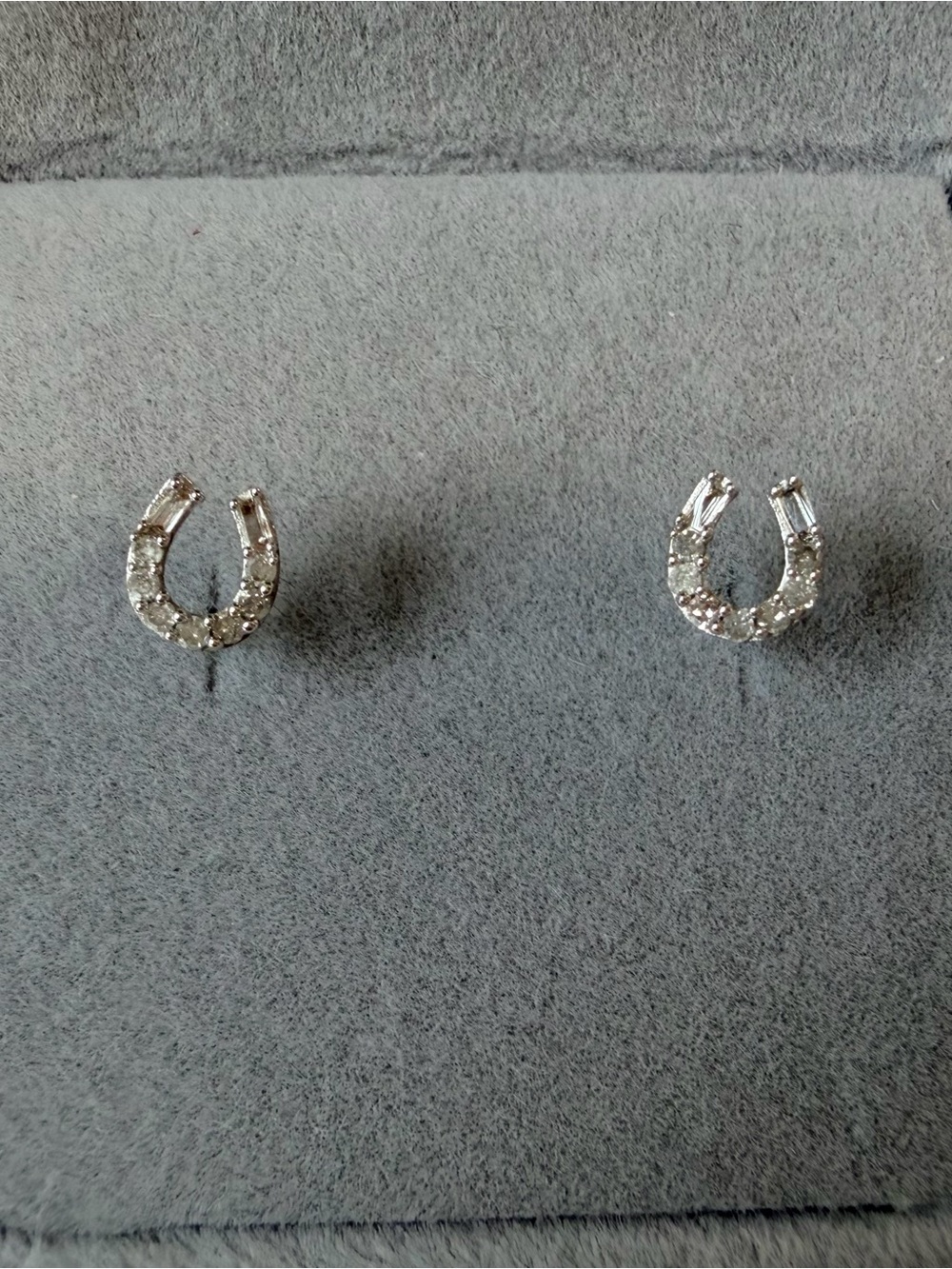 18K White Gold Diamond Horseshoe Earrings - White - Picture 2 of 2